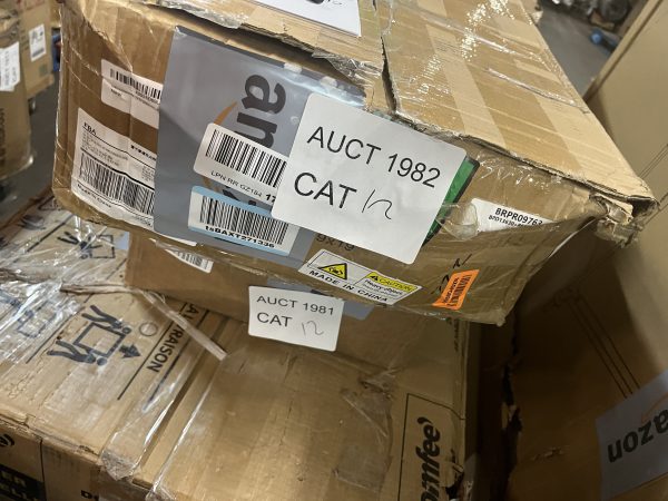 AUCT 1982 CAT 12 - Image 2