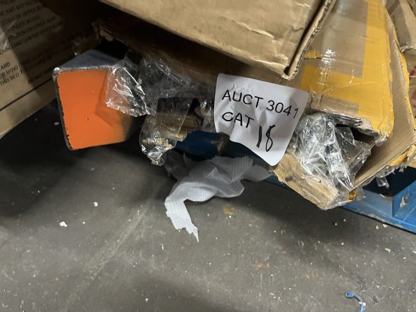 AUCT 3041 CAT 18 - Image 2