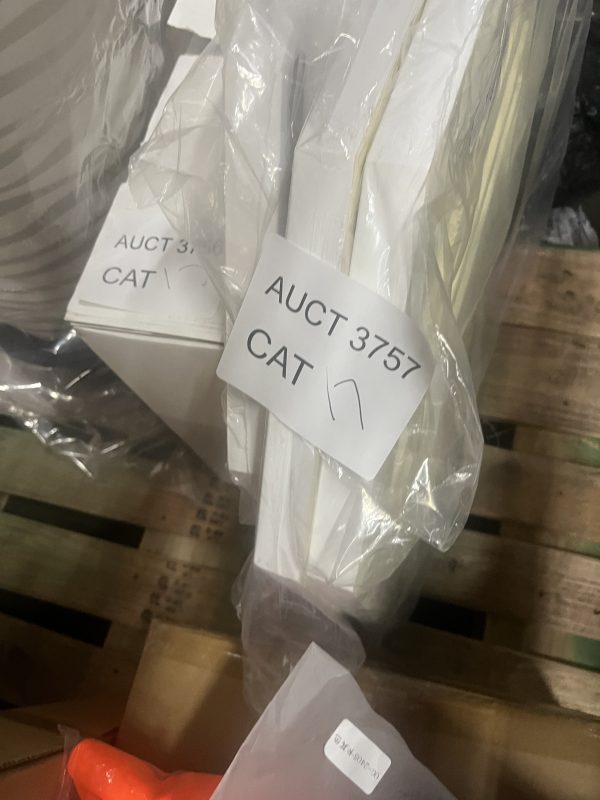 AUCT 3757 CAT 17 - Image 2