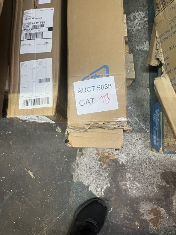AUCT 5838 CAT 27 - Image 2
