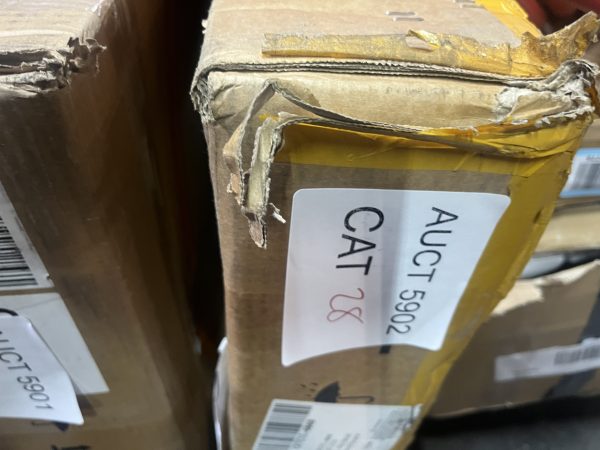 AUCT 5902 CAT 28 - Image 2