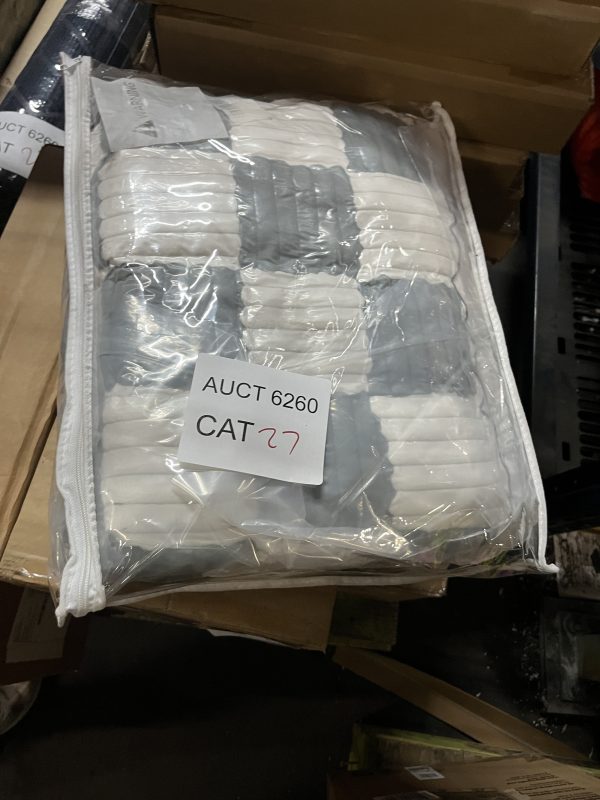 AUCT 6260 CAT 27 - Image 2