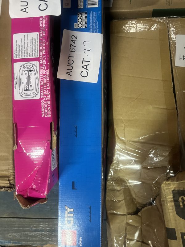 AUCT 6742 CAT 27 - Image 2