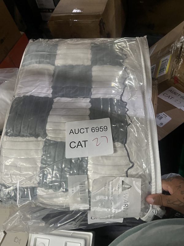 AUCT 6959 CAT 27 - Image 2