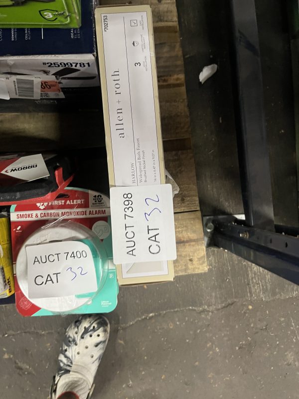 AUCT 7398 CAT 32 - Image 2
