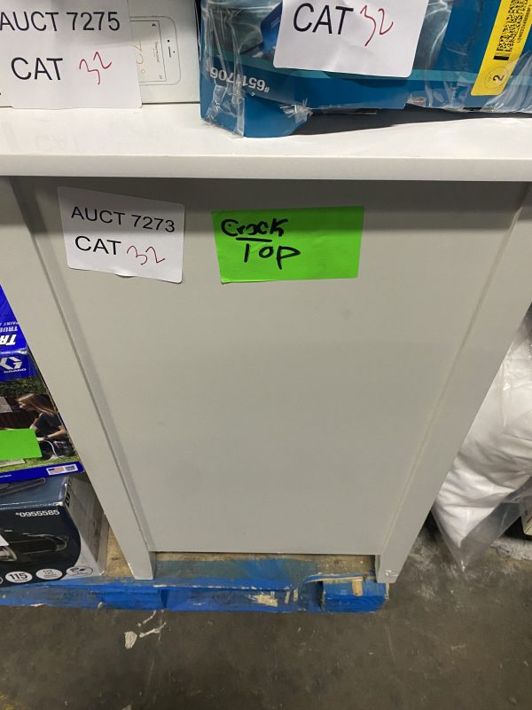 AUCT 7273 CAT 32 - Image 9