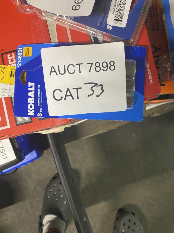AUCT 7898 CAT 33 - Image 2