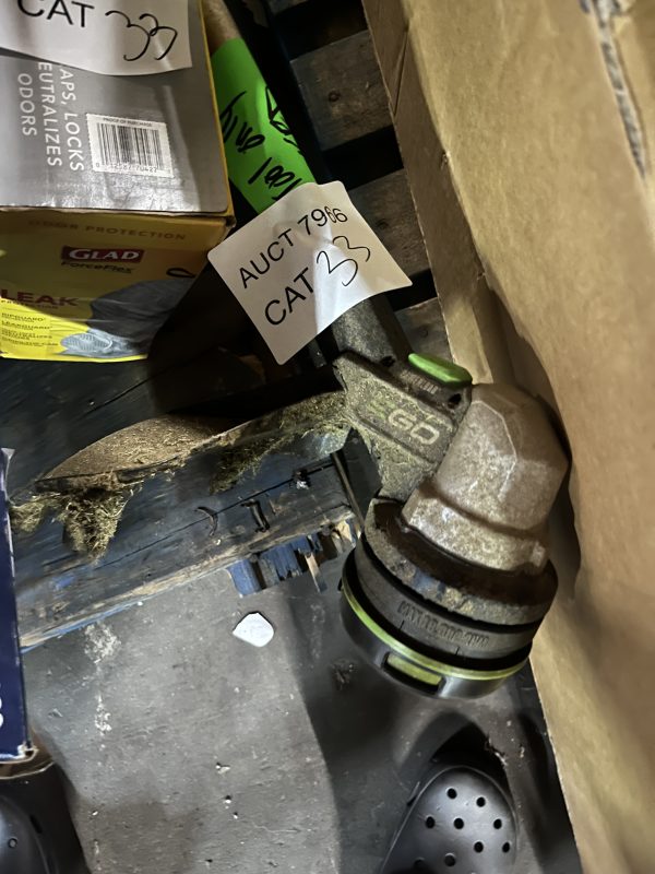 AUCT 7966 CAT 33 - Image 2