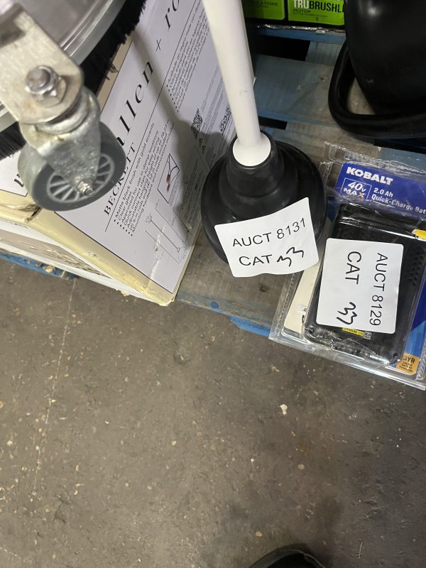 AUCT 8131 CAT 33 - Image 2