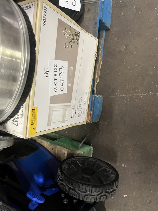 AUCT 8132 CAT 33 - Image 2