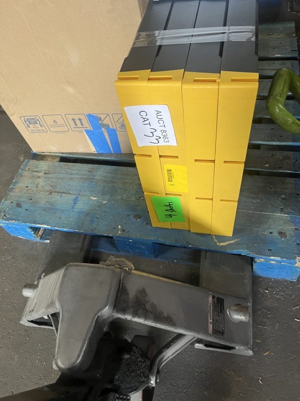 AUCT 8363 CAT 33 - Image 2