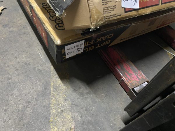 AUCT 8910 CAT 37 - Image 2