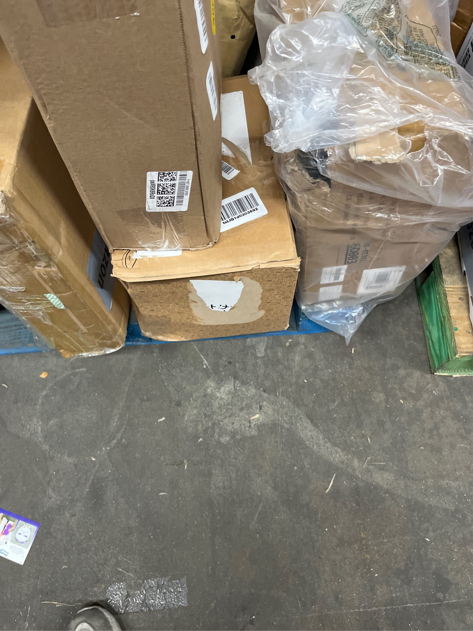 AUCT 11479 - $166 Sure Petcare -SureFlap - SureFeed - Microchip Pet Feede - Image 5