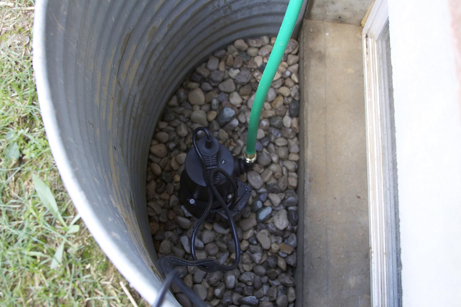 AUCT 11215 - $144 WAYNE EEAUP250 1/4 HP Reinforced Thermoplastic Submersi - Image 3