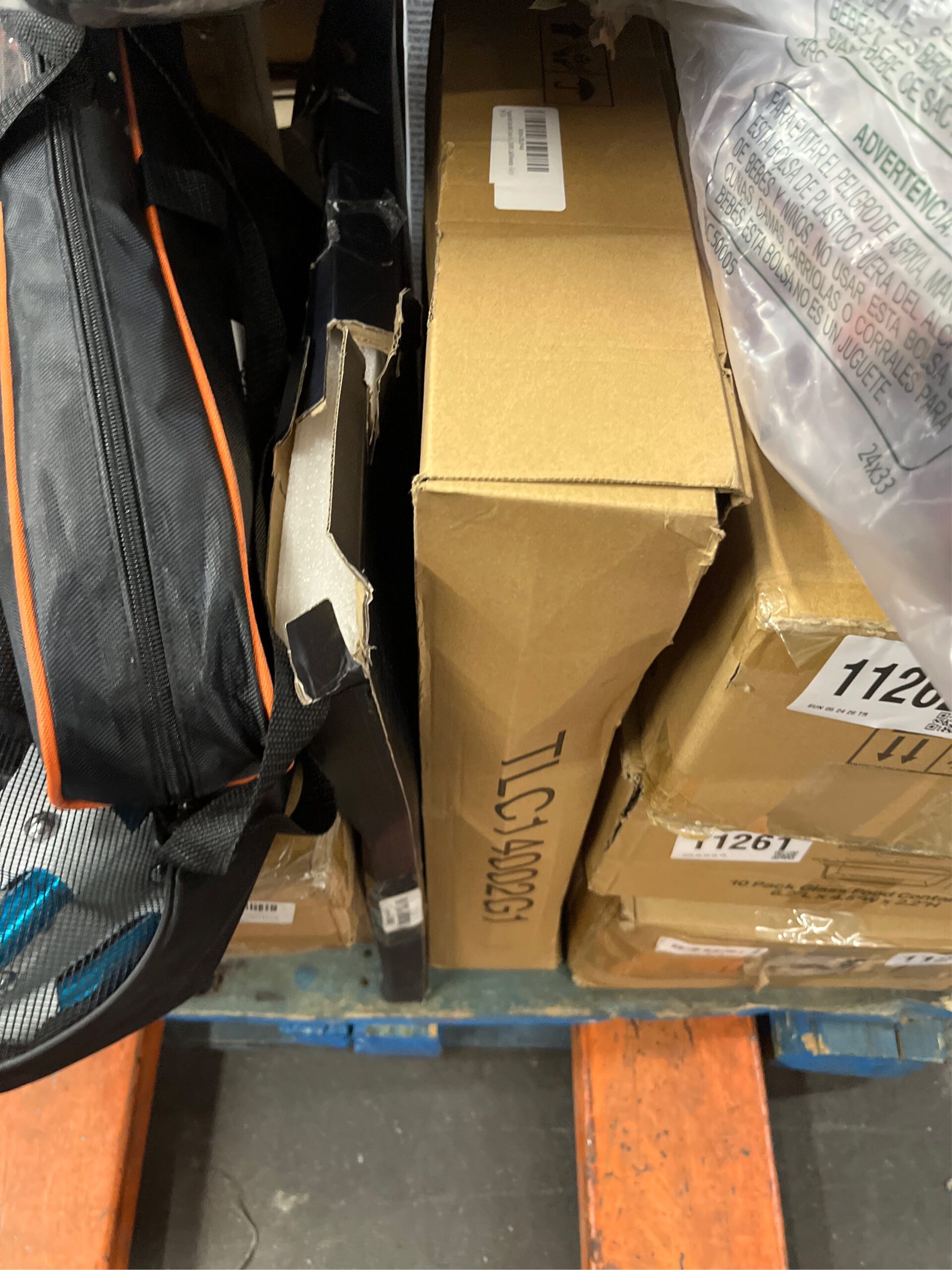 AUCT 11264 - $72 Vogano 40 Can Soft Cooler Bag - Insulated Leak-Proof Lar - Image 5