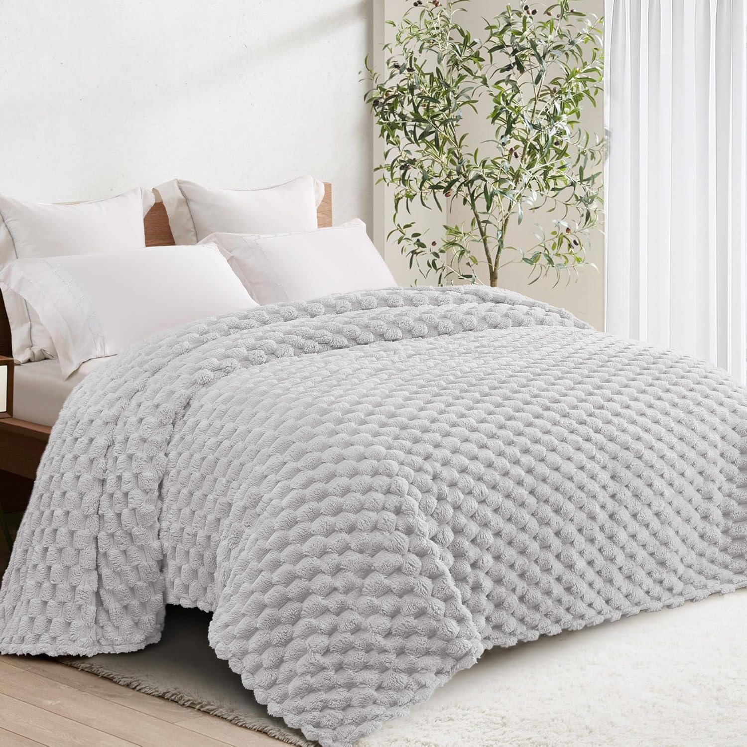 AUCT 13266 - Whale Flotilla Fleece King Size Bed Blankets, Luxury Super S