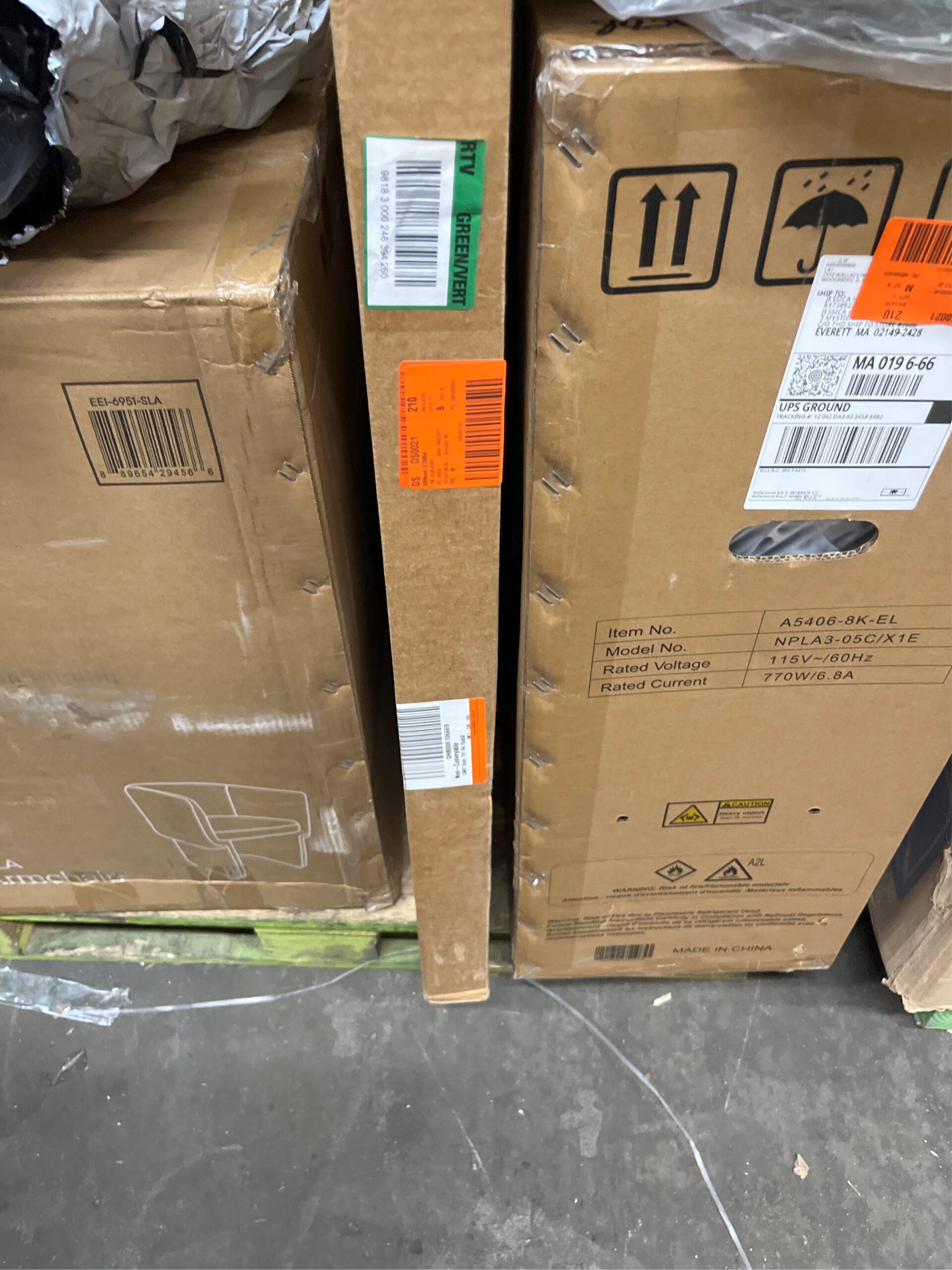 AUCT 14261 - $189 Sinclair 36 in. W x 24 in. D x 34.5 in. H Assembled Cor - Image 5