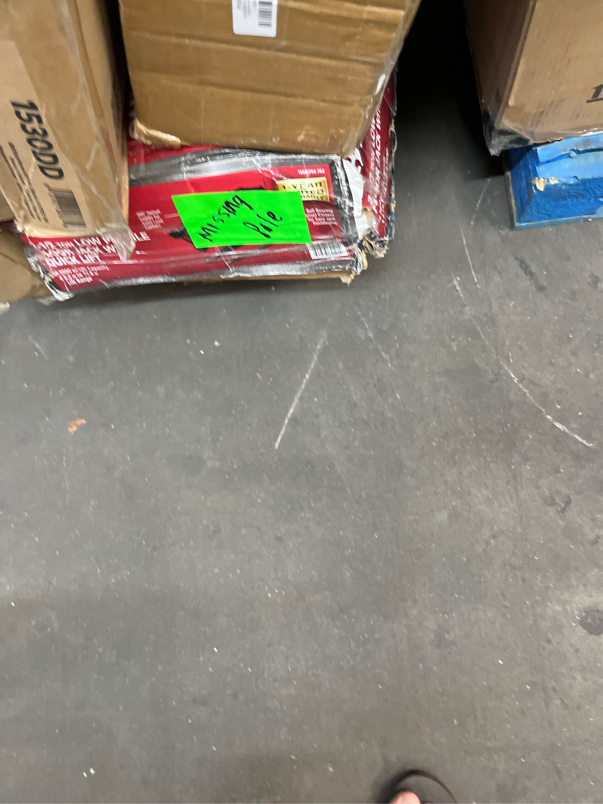 AUCT 14208 - $119 Husky 2.5-Ton Pro Low Profile Floor Jack - Image 5
