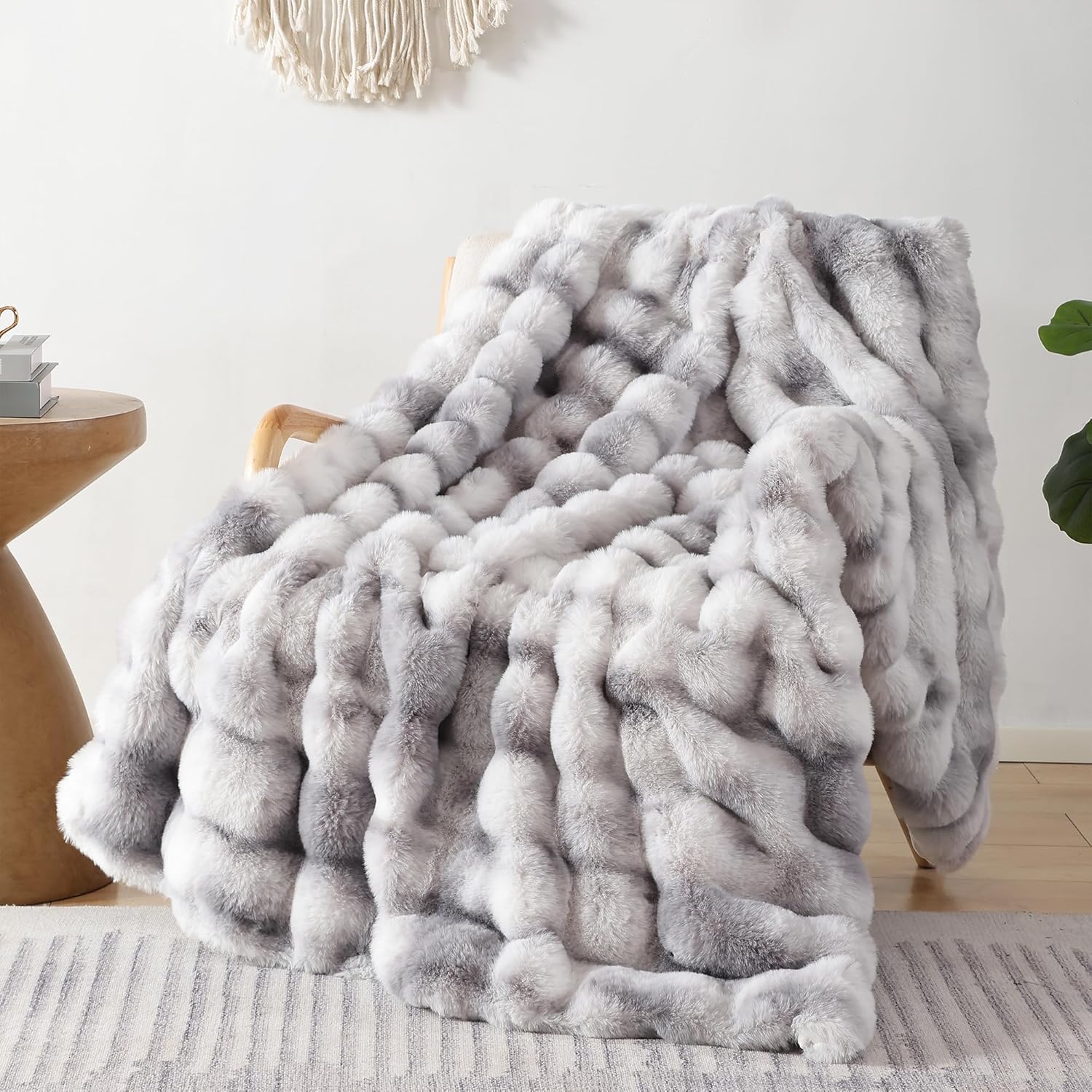 AUCT 12275 - $60 Smoofy Faux Fur Throw Blanket for Couch - Tie-dye Grey S