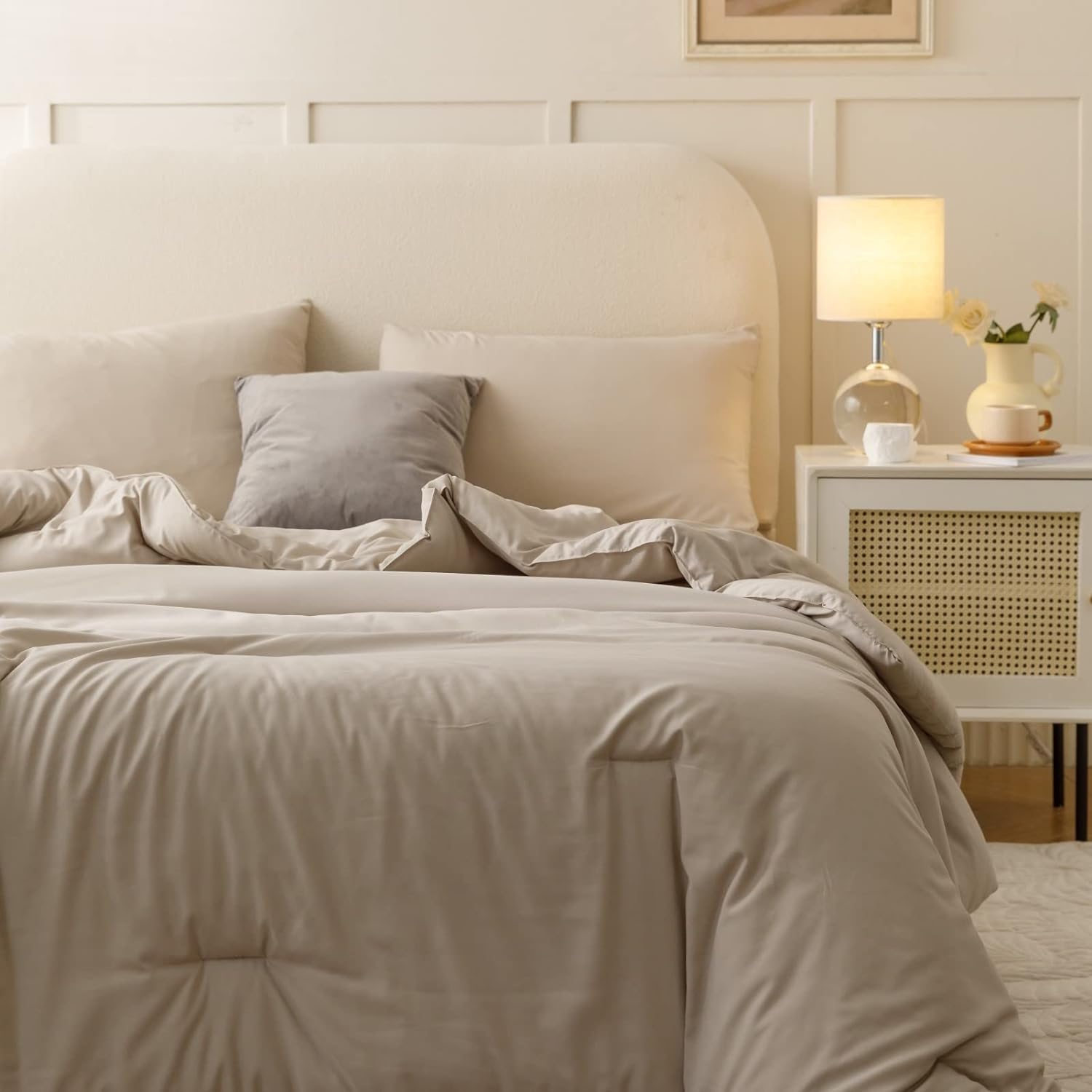 AUCT 13350 - $85 ROSGONIA Oversized King Comforter 128x120, 3pcs Super Ki - Image 3