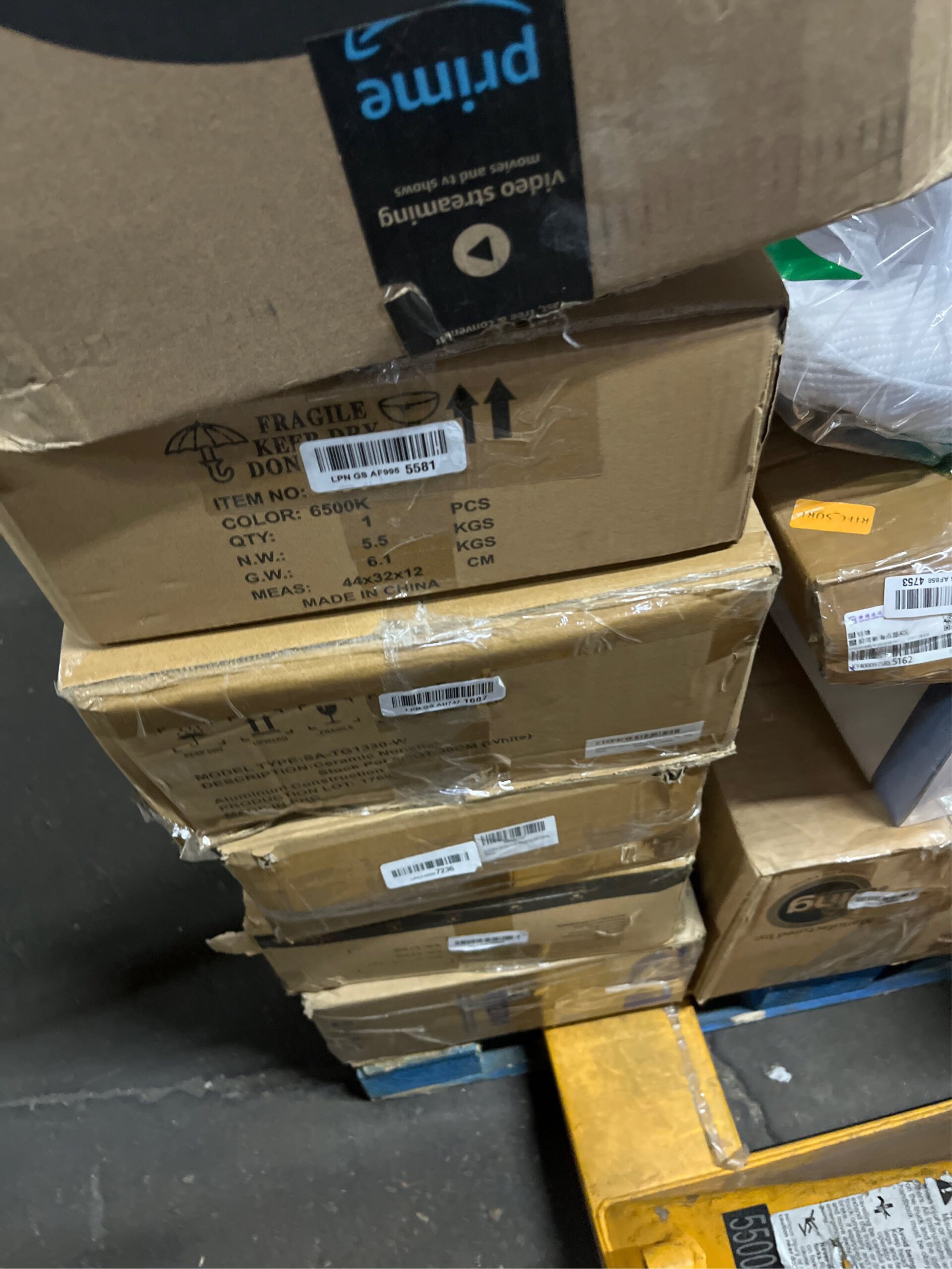 AUCT 13298 - $70 32000 Lumen LED Work Light with Stand & Remote, 4-Head 2 - Image 5