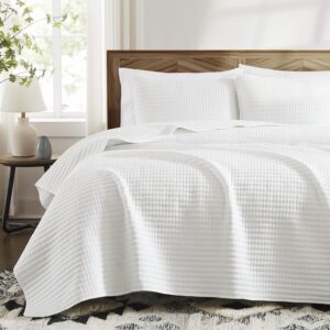 AUCT 12447 - WRENSONGE White Quilt Set Queen Size-3 Pieces Lightweight Be