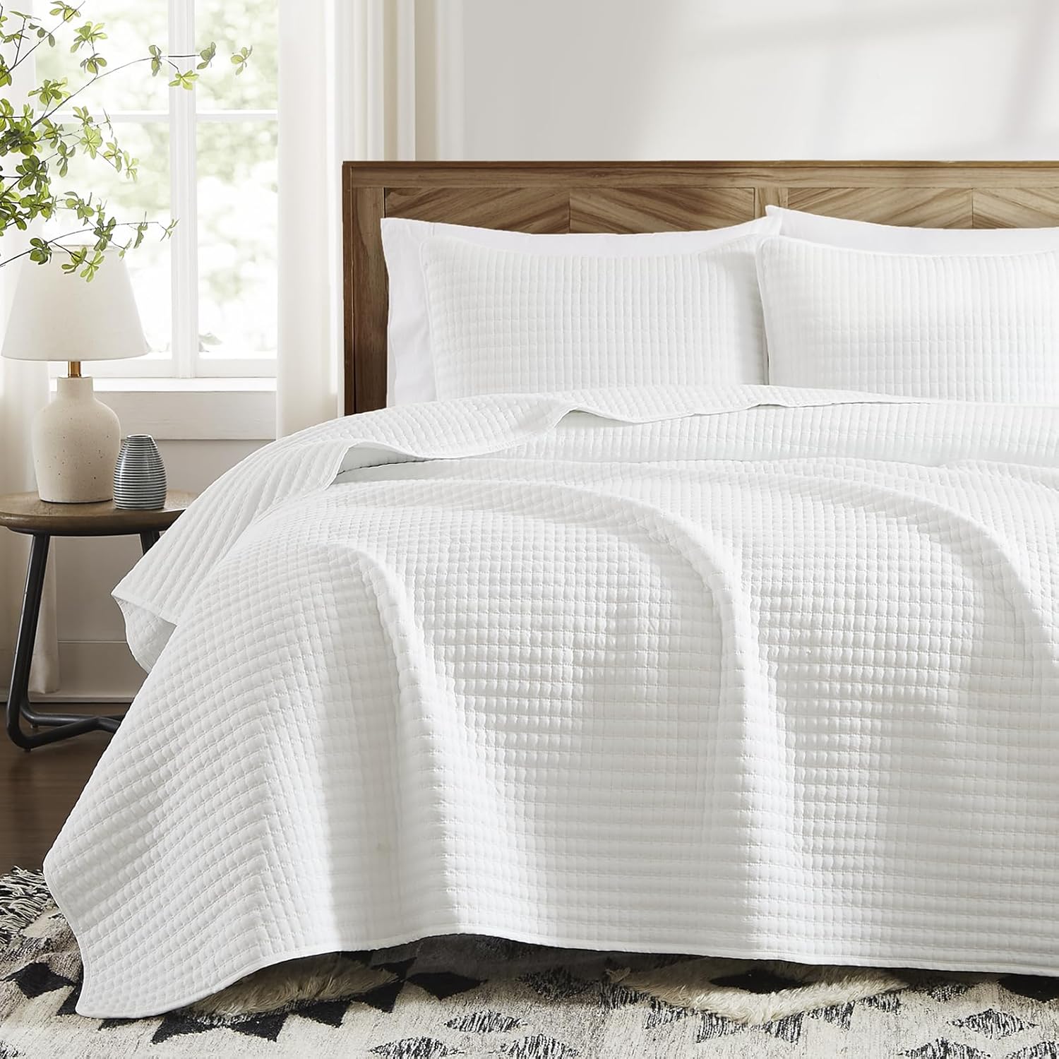 AUCT 12447 - WRENSONGE White Quilt Set Queen Size-3 Pieces Lightweight Be