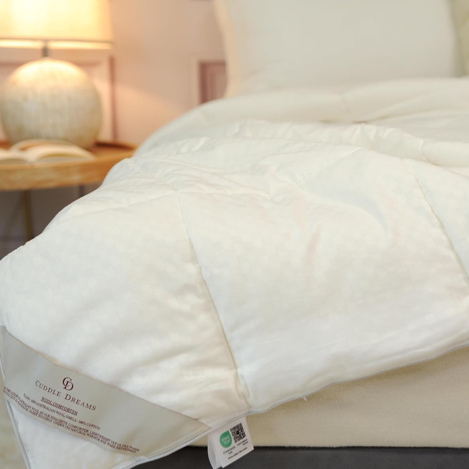 AUCT 13240 - $170 CUDDLE DREAMS Wool Comforter Duvet Insert, 100% Austral