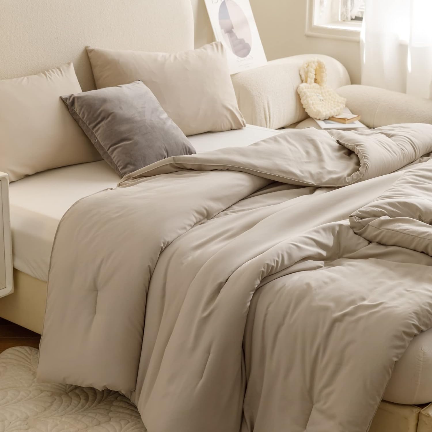 AUCT 13350 - $85 ROSGONIA Oversized King Comforter 128x120, 3pcs Super Ki
