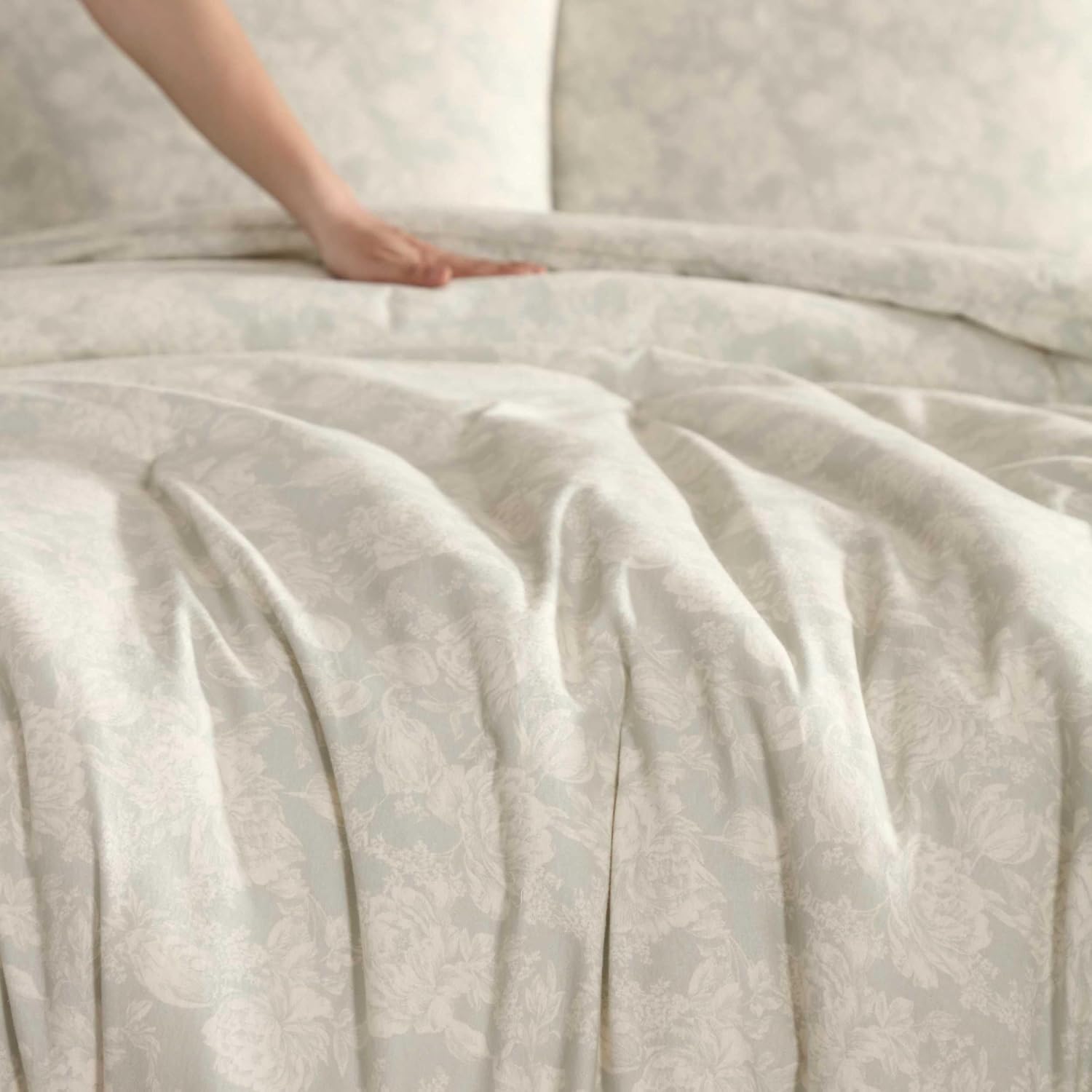 AUCT 14165 - $104 Laura Ashley - Queen Comforter Set, Reversible & Natura - Image 4