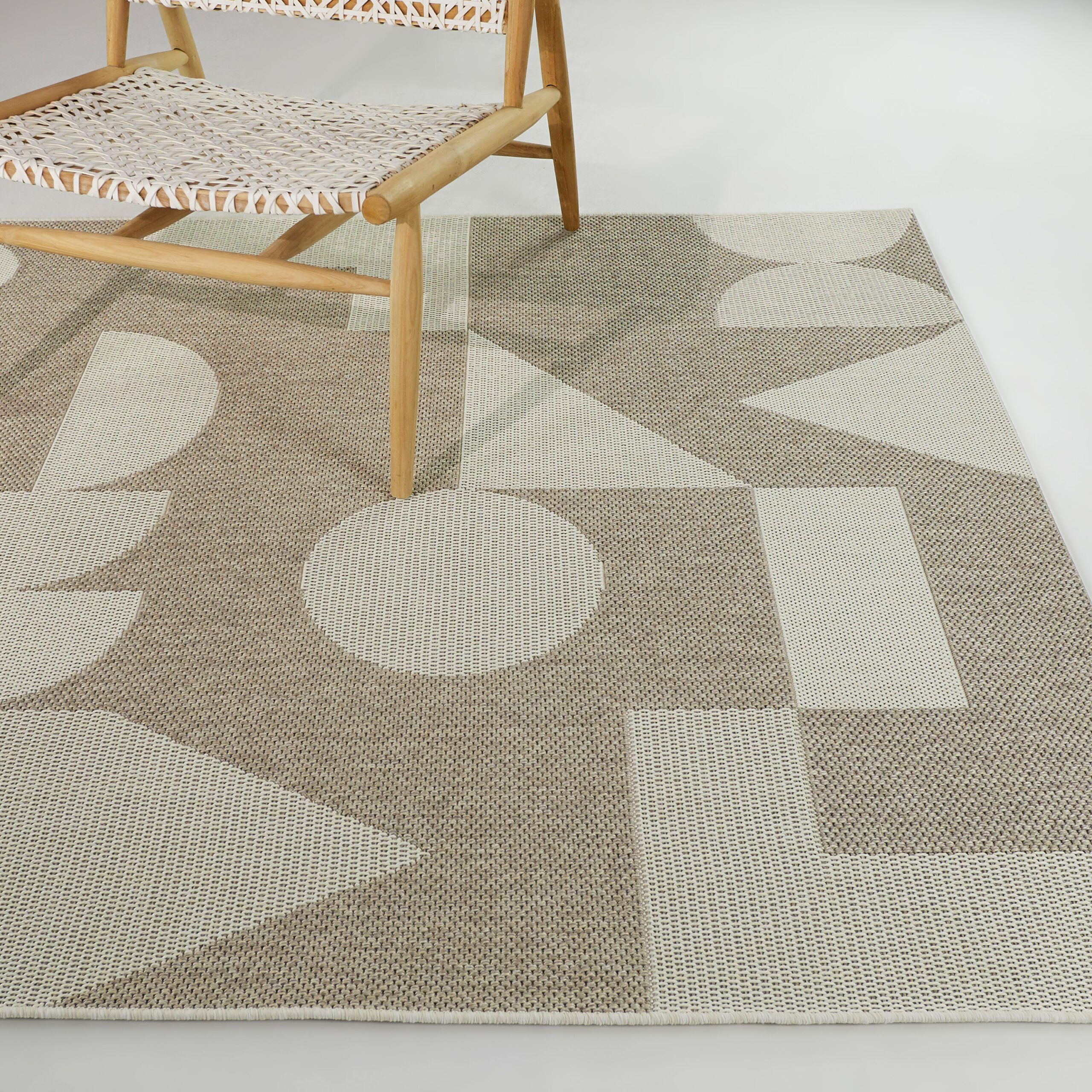 AUCT 21204r - $104 Balta 5 X 7 (ft) Beige Indoor/Outdoor Geometric Area Rug