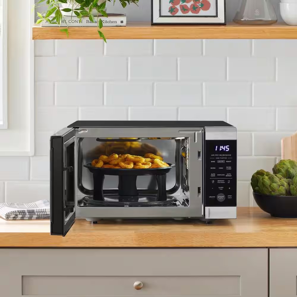 AUCT 14437 - $120 0.9 cu. ft. 900-Watt Countertop Convection Microwave in - Image 2