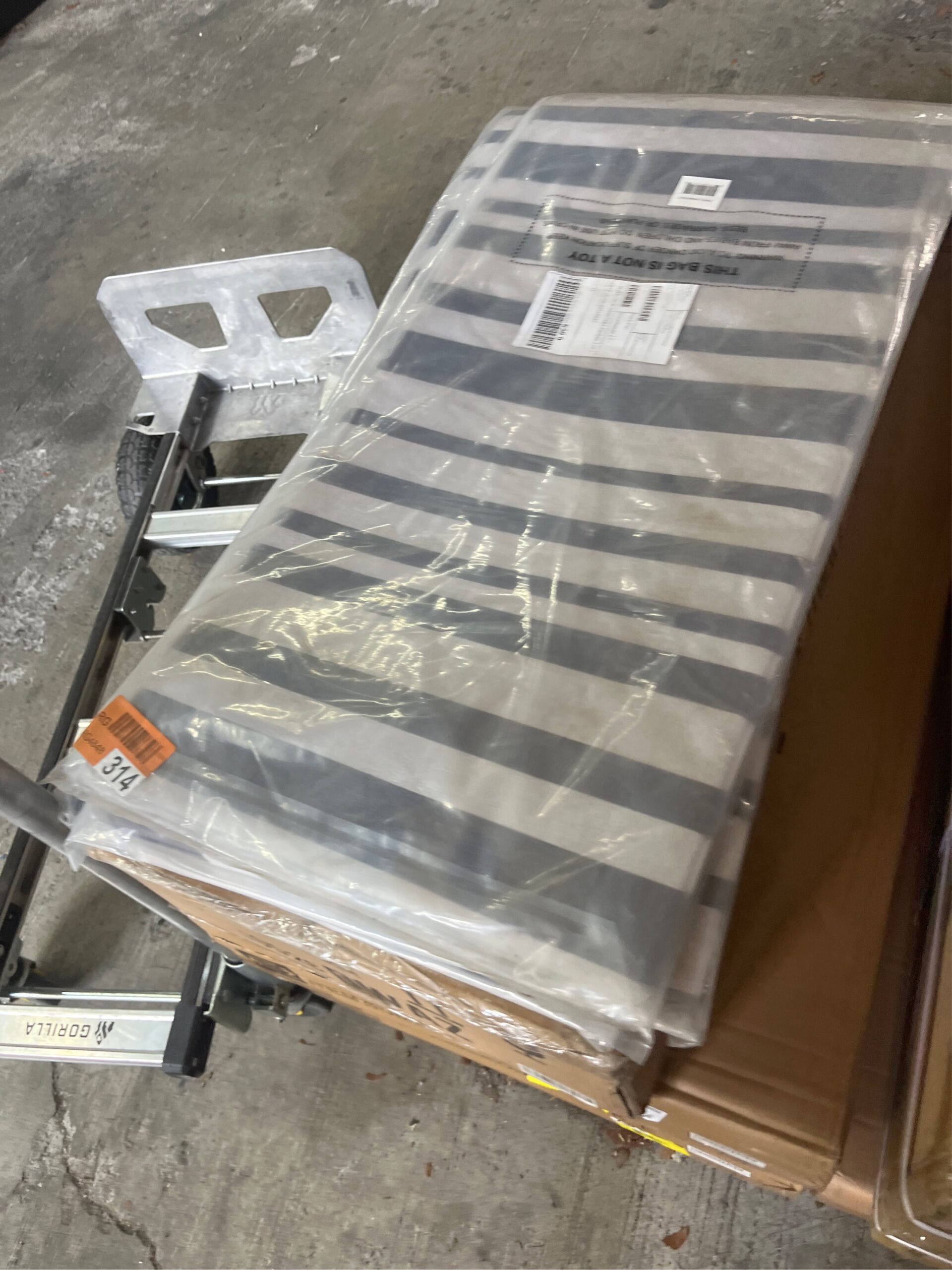 AUCT 14841d - $69 Contemporary Striped Gray 18 in. x 47 in. Anti-Fatigue S - Image 5