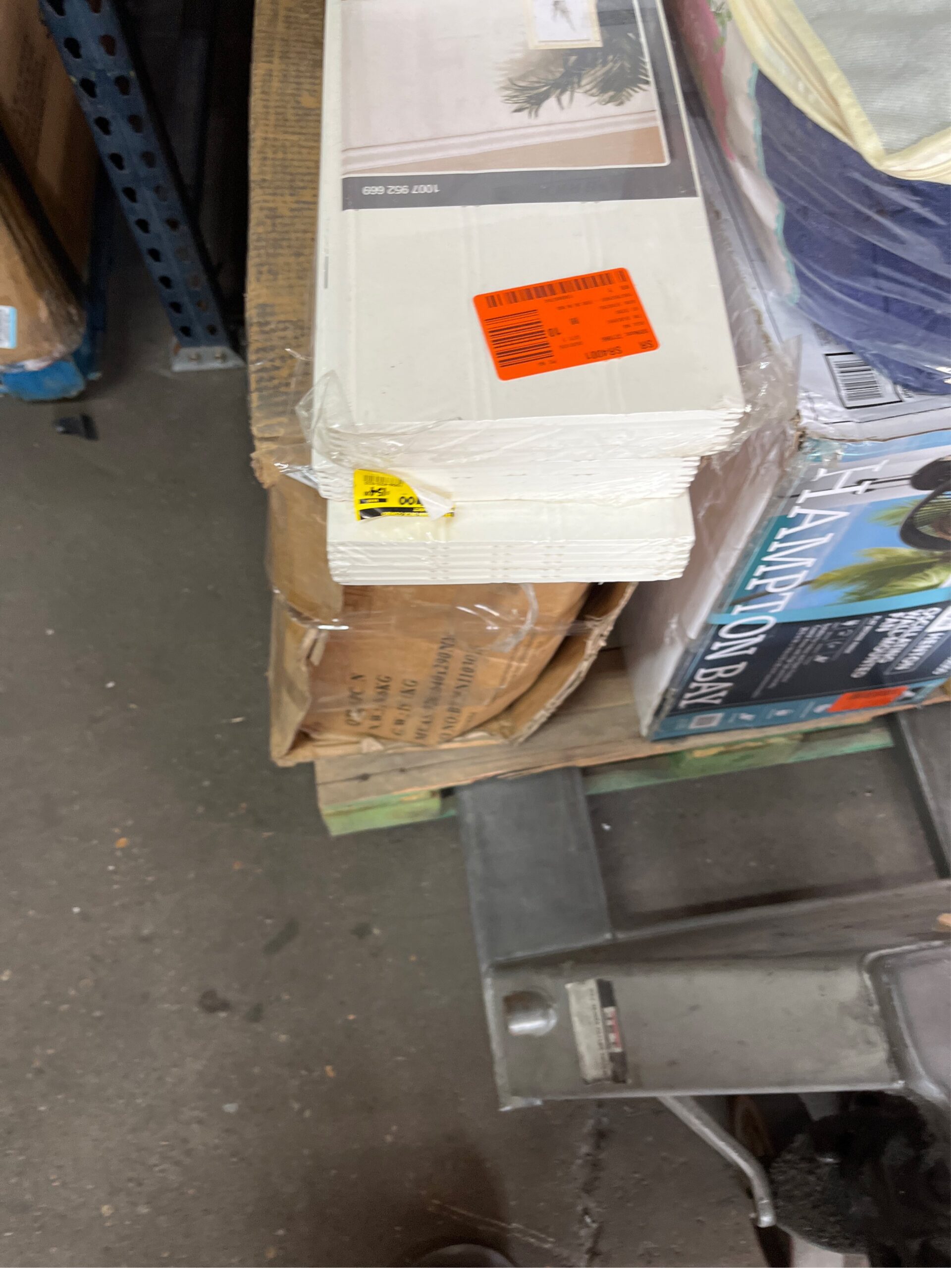 AUCT 14455 - $69 3 boxes - Everbilt 1/4 in. D x 7-1/4 in. W x 36 in. L Gl - Image 5