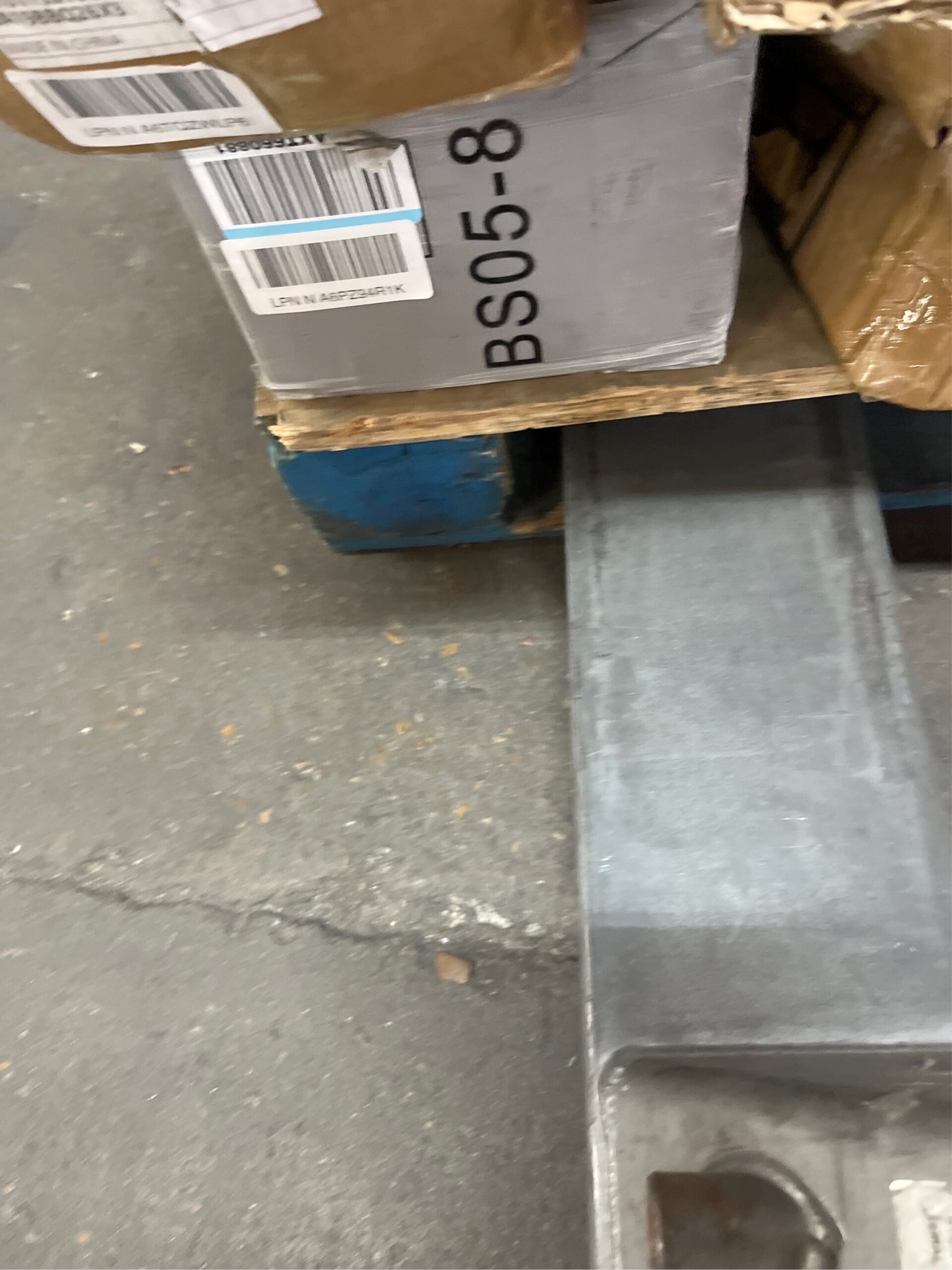 AUCT 14478 - $105 NHODIR Box Spring King Size 8 Inch Heavy Duty Metal Bed - Image 5