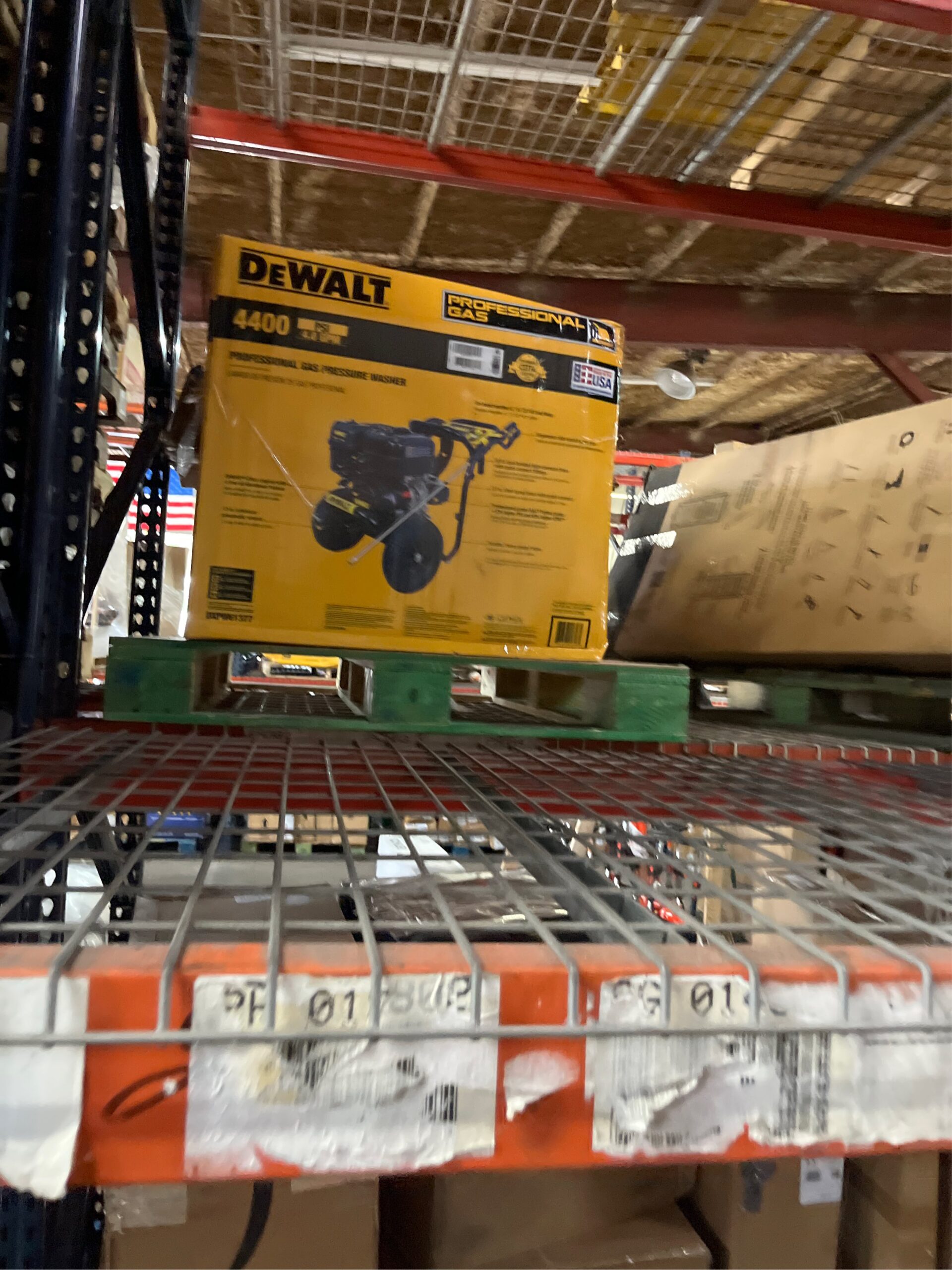 AUCT 14835pw - $949 DEWALT 4400 PSI 4.0 GPM Gas Pressure Washer with 420cc - Image 5
