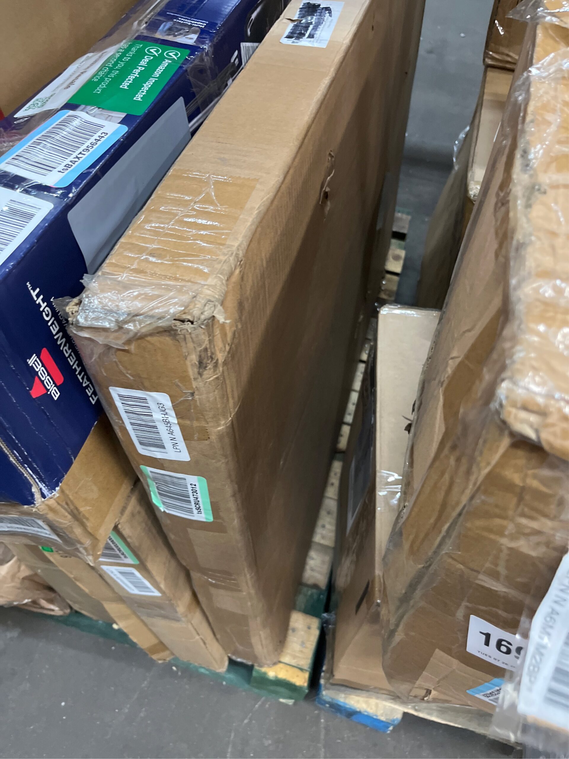 AUCT 16977 - $130 10 Panels Garden Fencing Animal Barrier with Lock, 40 in(H) X 24 ft(L) Dog Fence Outd - Image 5