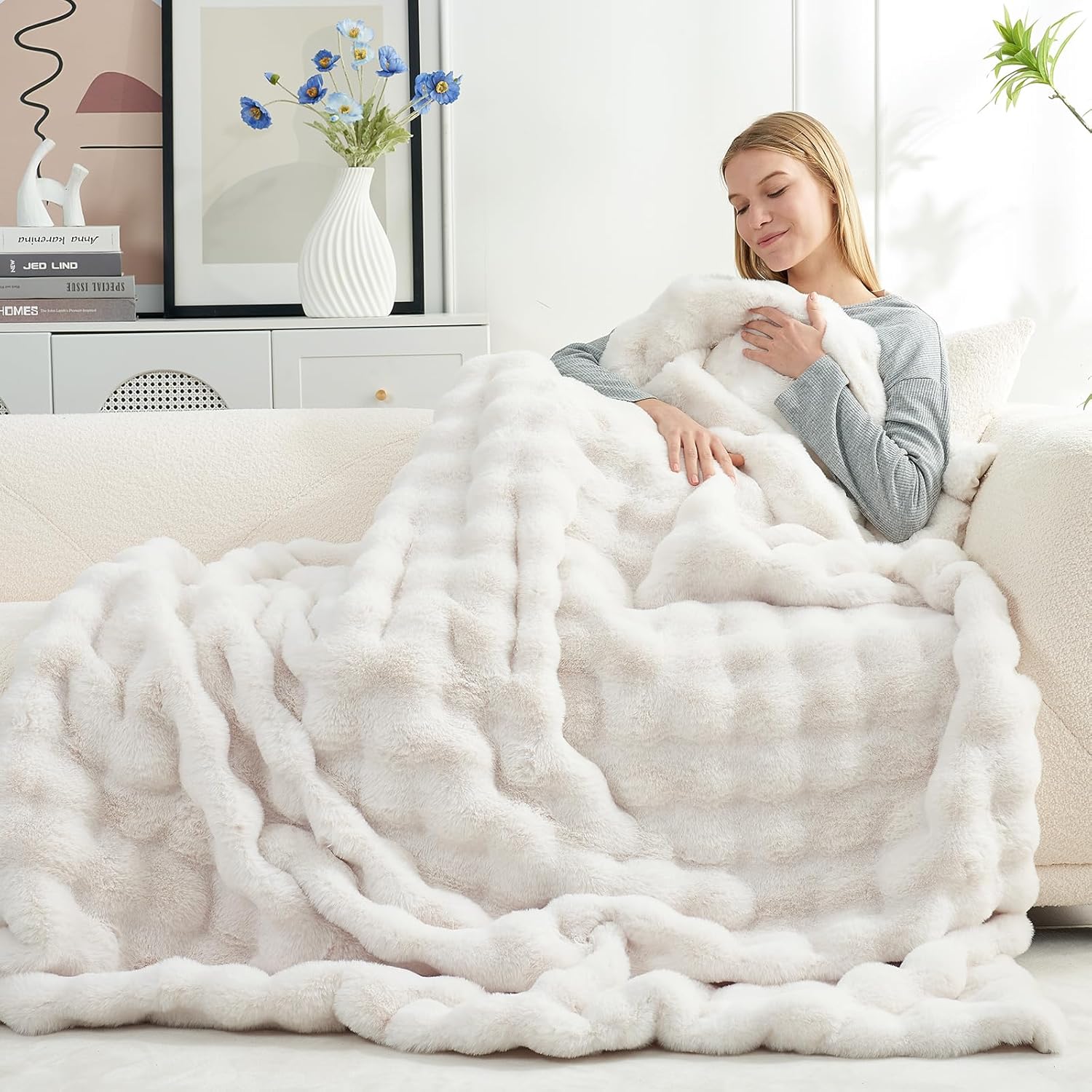 AUCT 14405 - $53 Cozy Bliss Faux Fur Throw Blanket for Couch, Fuzzy Soft - Image 4