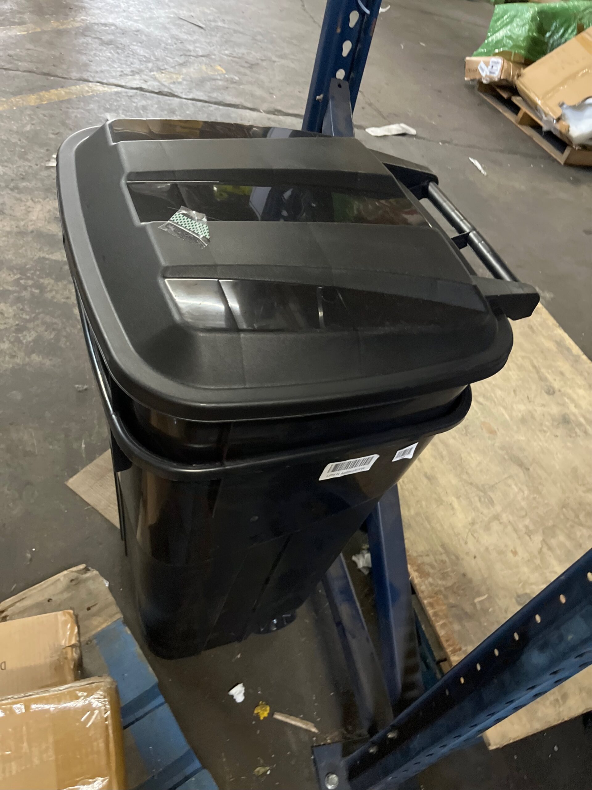 AUCT 17844tc - $190 United Solutions 32 Gallon Wheeled Outdoor Garbage Can with Attached Snap Lock Lid an - Image 5
