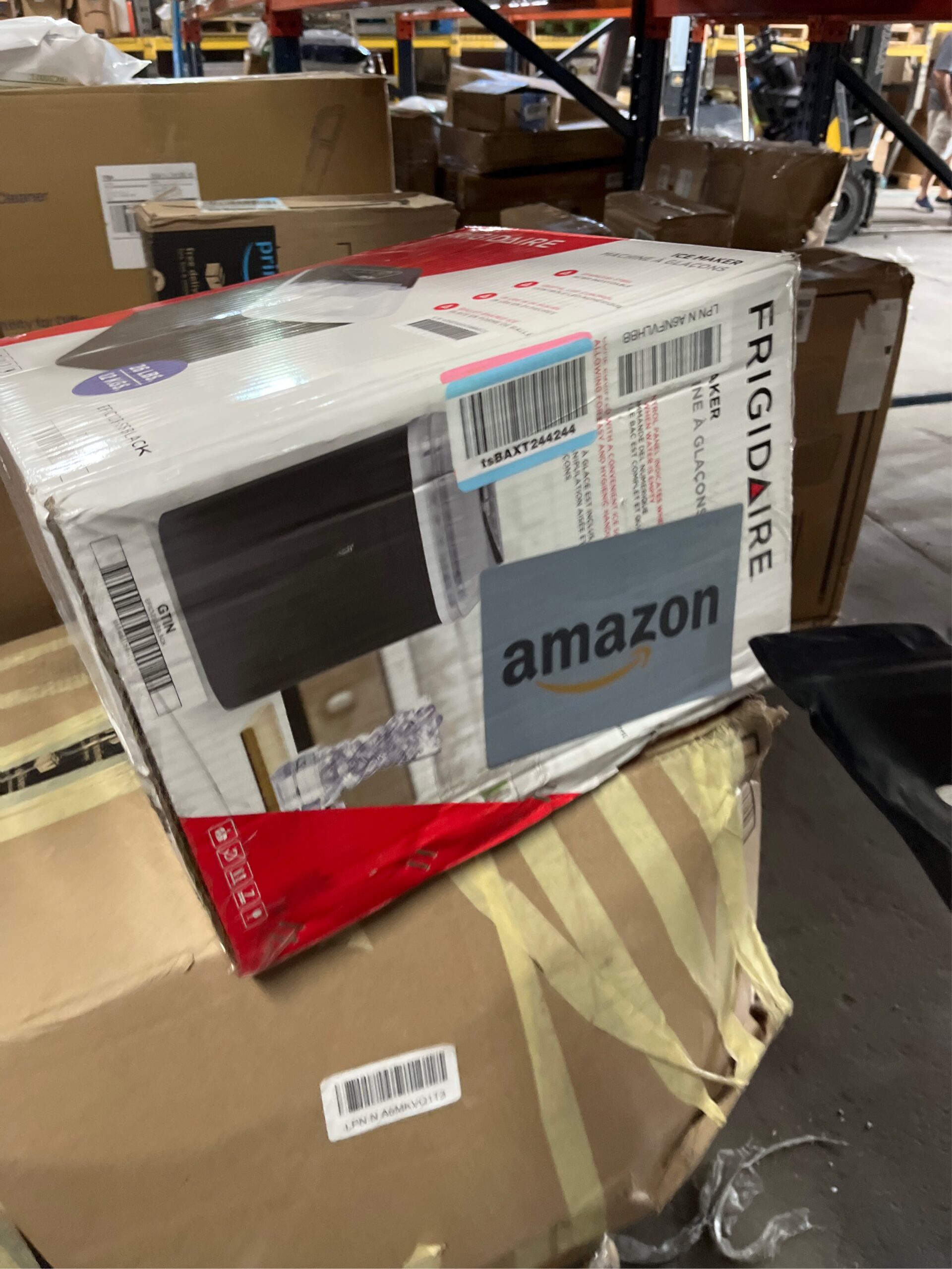 AUCT 18436 - $67 Frigidaire EFIC123-SSBLACK Compact Countertop Ice Maker, 26lbs of Ice per Day, Black S - Image 5