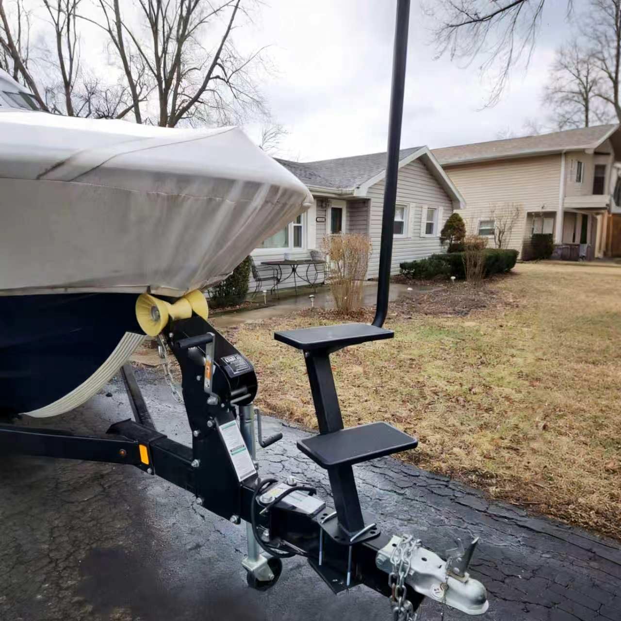 AUCT 18538 - $110 Boat Trailer Step, 3 Steps Ladder for Trailer Tongue with Handrail | Heavy Duty Steel - Image 2