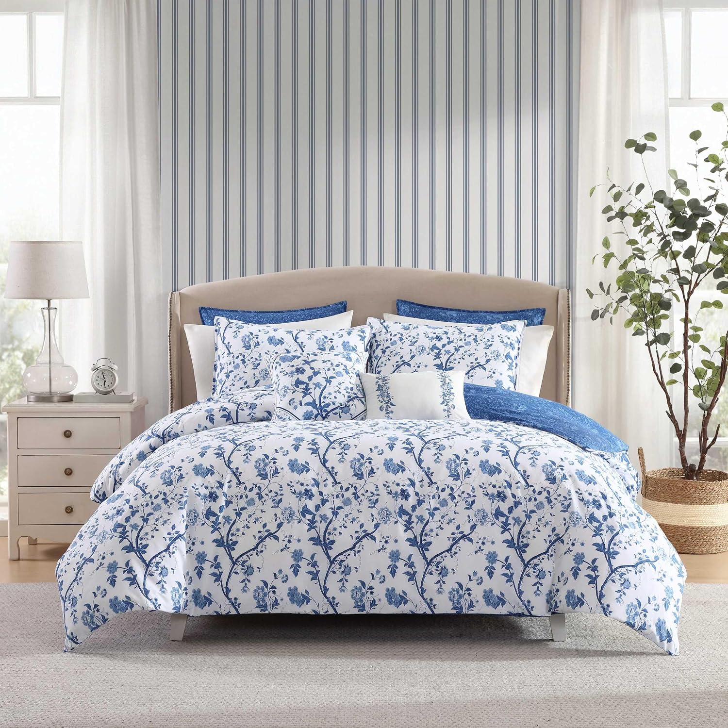 AUCT 18381 - $130 Laura Ashley - King Comforter Set, Reversible Cotton Bedding, Includes Matching Shams