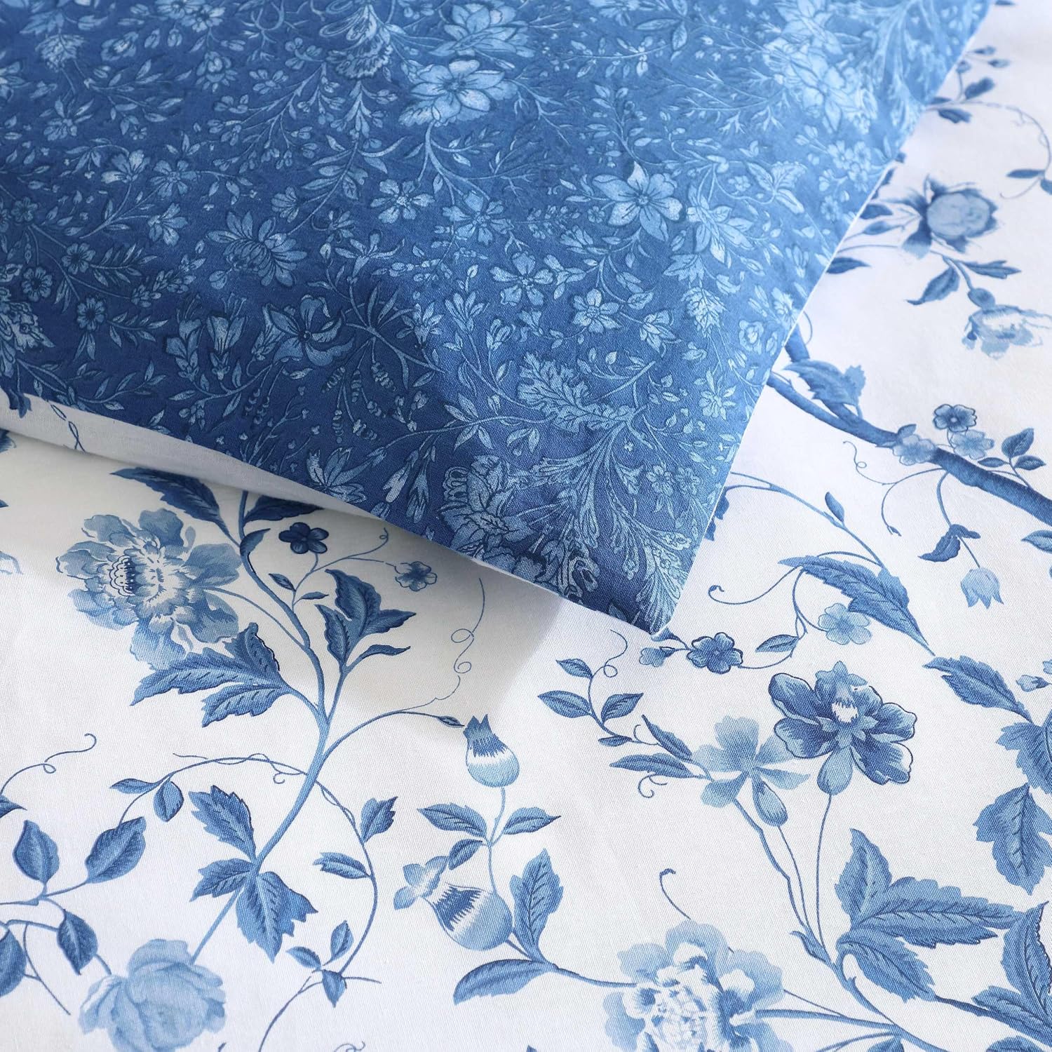 AUCT 18381 - $130 Laura Ashley - King Comforter Set, Reversible Cotton Bedding, Includes Matching Shams - Image 4