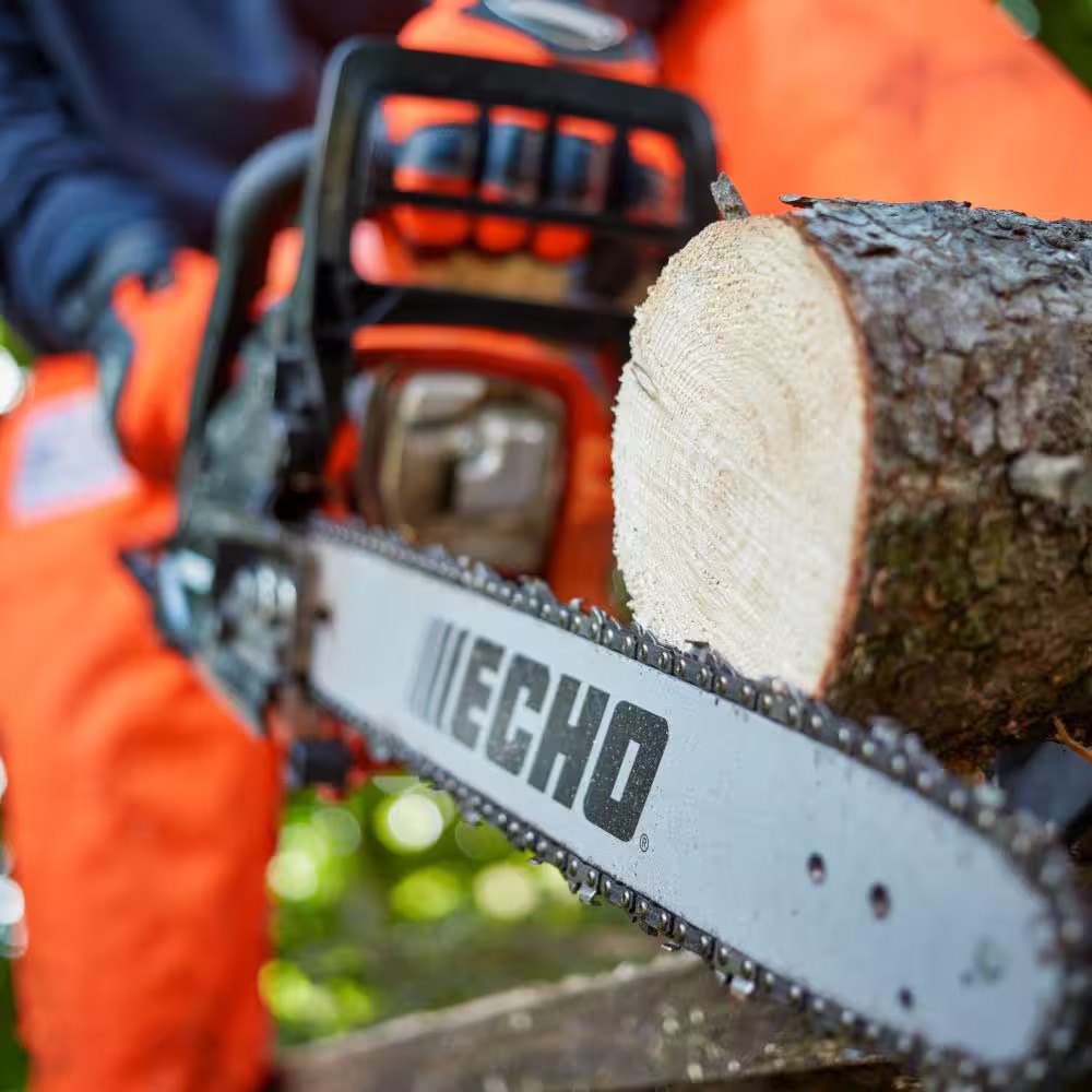 AUCT 18499 - $219 ECHO 14 in. 34.4 cc Gas 2-Stroke Rear Handle Chainsaw with Automatic Chain Oiler - Image 4