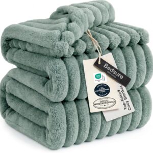 AUCT 20940 - Bedsure Soft King Size Blankets for Bed Sage Green 108"x90"