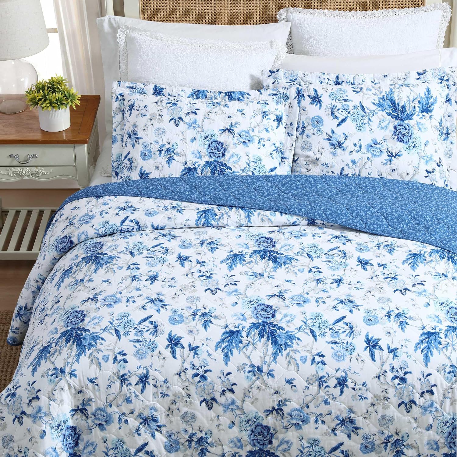 AUCT 21075 - $67 Laura Ashley - Queen Quilt Set with Shams, Cotton, Reversible - Image 3