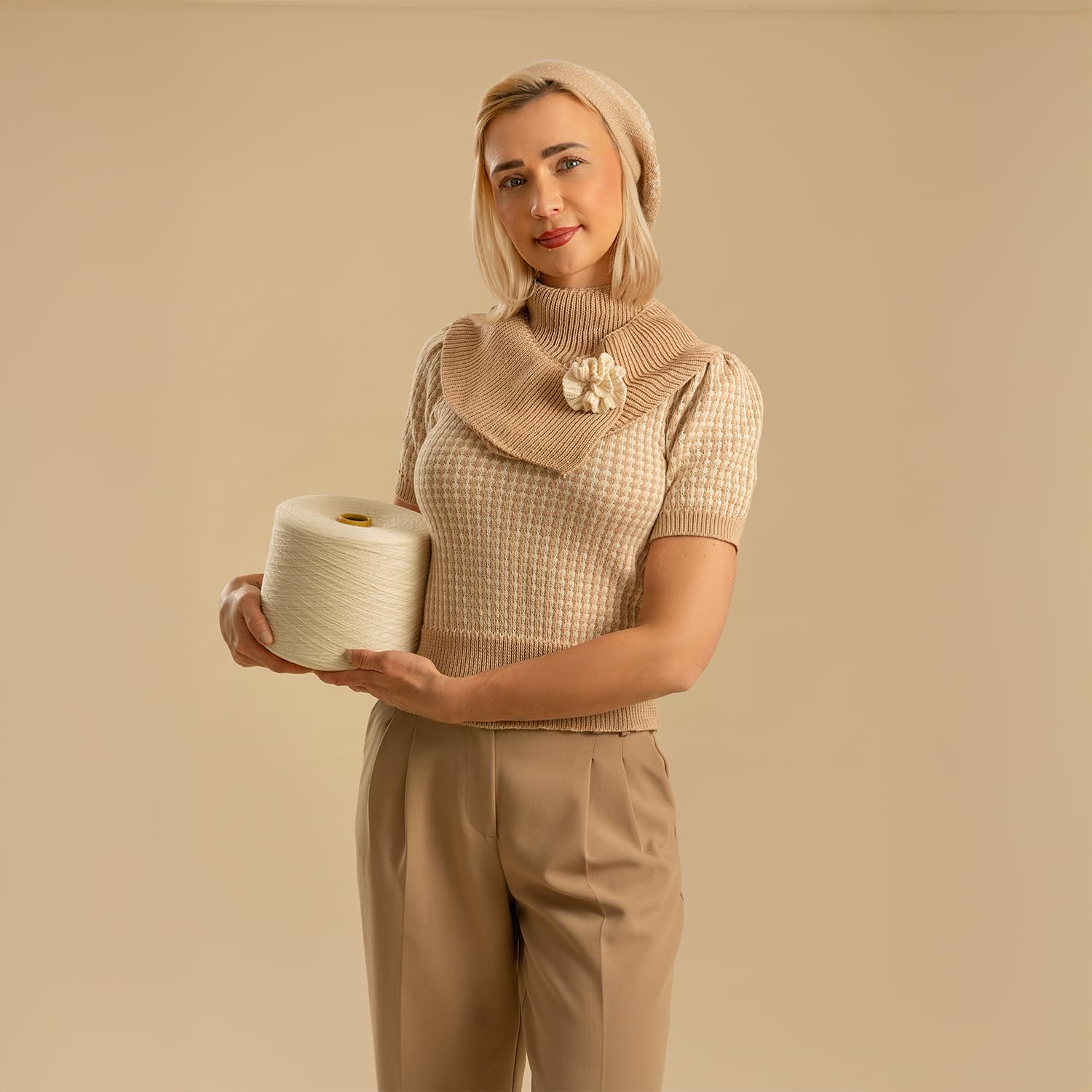 AUCT 21829 - Kate Seamless Paper Backdrop for Photography Beige Cream Backdrop Paper (53'x16.4' Ivorine - Image 4