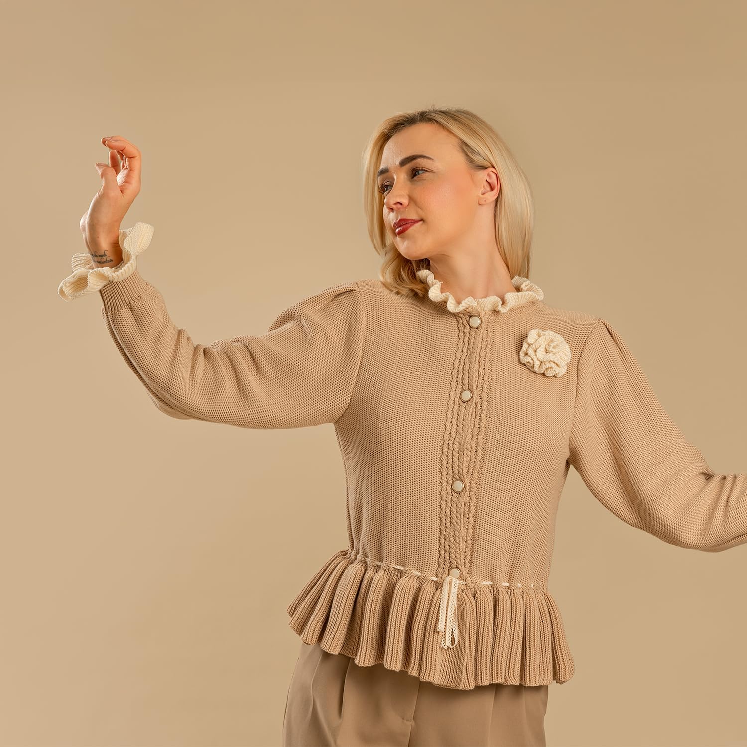 AUCT 21829 - Kate Seamless Paper Backdrop for Photography Beige Cream Backdrop Paper (53'x16.4' Ivorine - Image 3