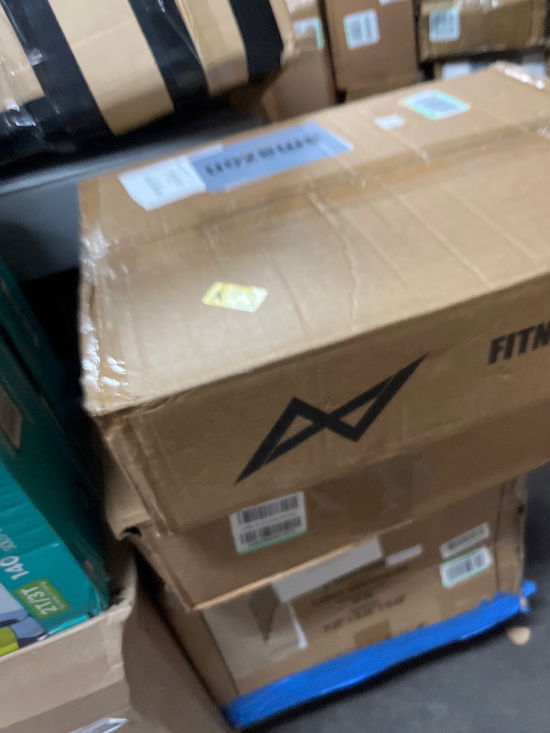 AUCT 20957 - $130 AXV Vibration Plate Exercise Machine Fitness Platform Body Vibrating Board - Image 5