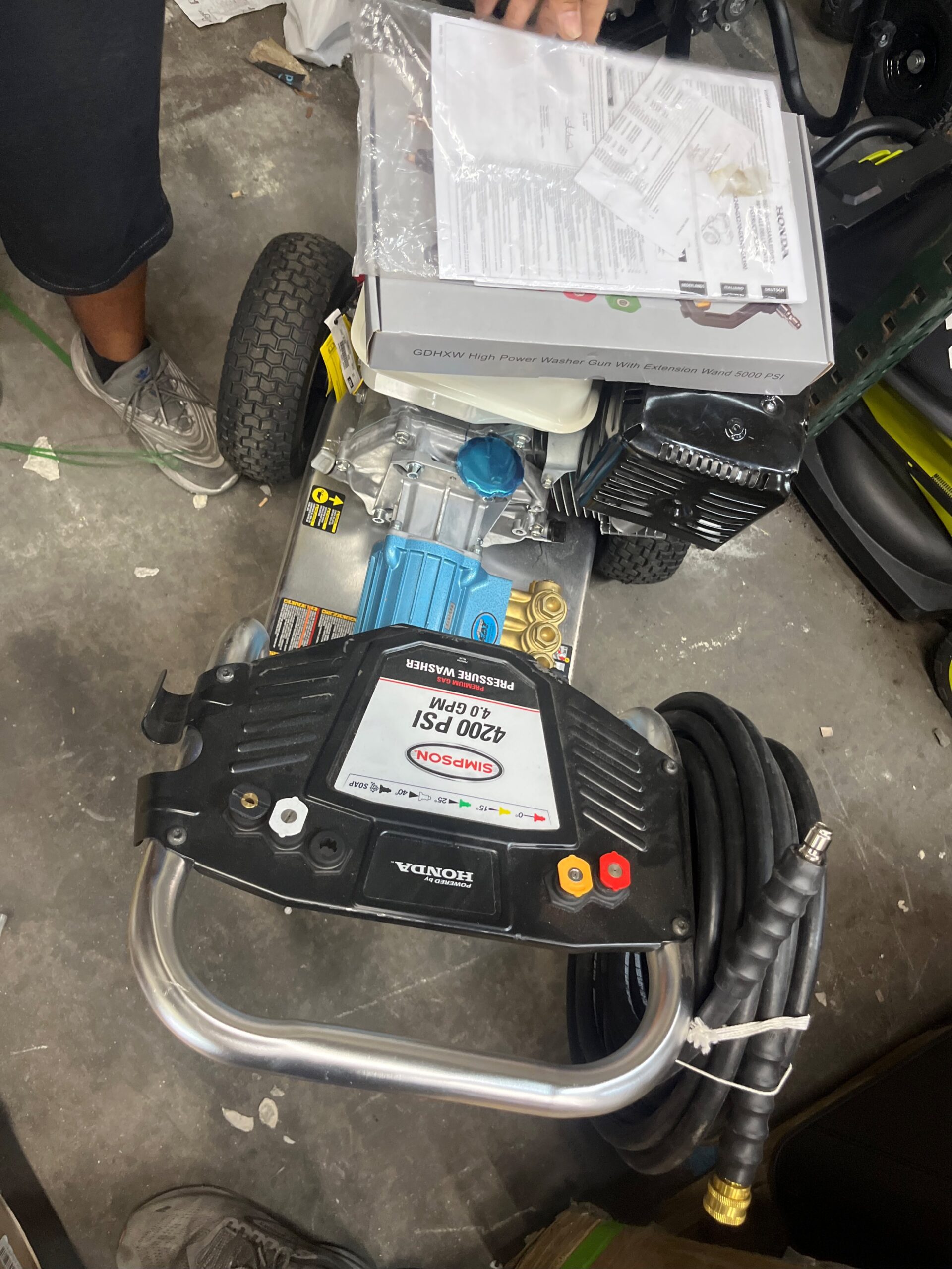 AUCT 21209 - $1400 Simpson Aluminum Series 4200 PSI Gas Pressure Washer, 4.0 GPM, Honda GX390 - Image 5